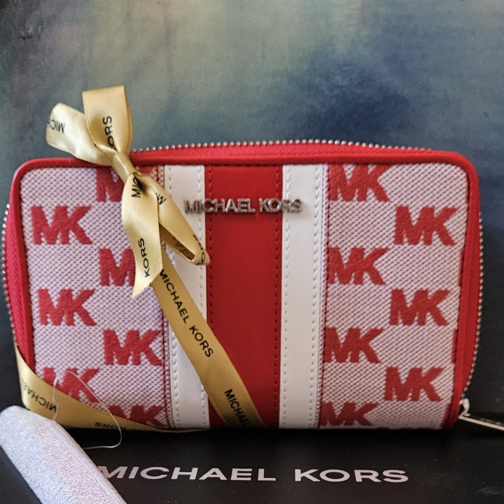 Michael Kors Red & White Wallet/Wristlet NWT ✨️ Gift Box with Gold Ribbon